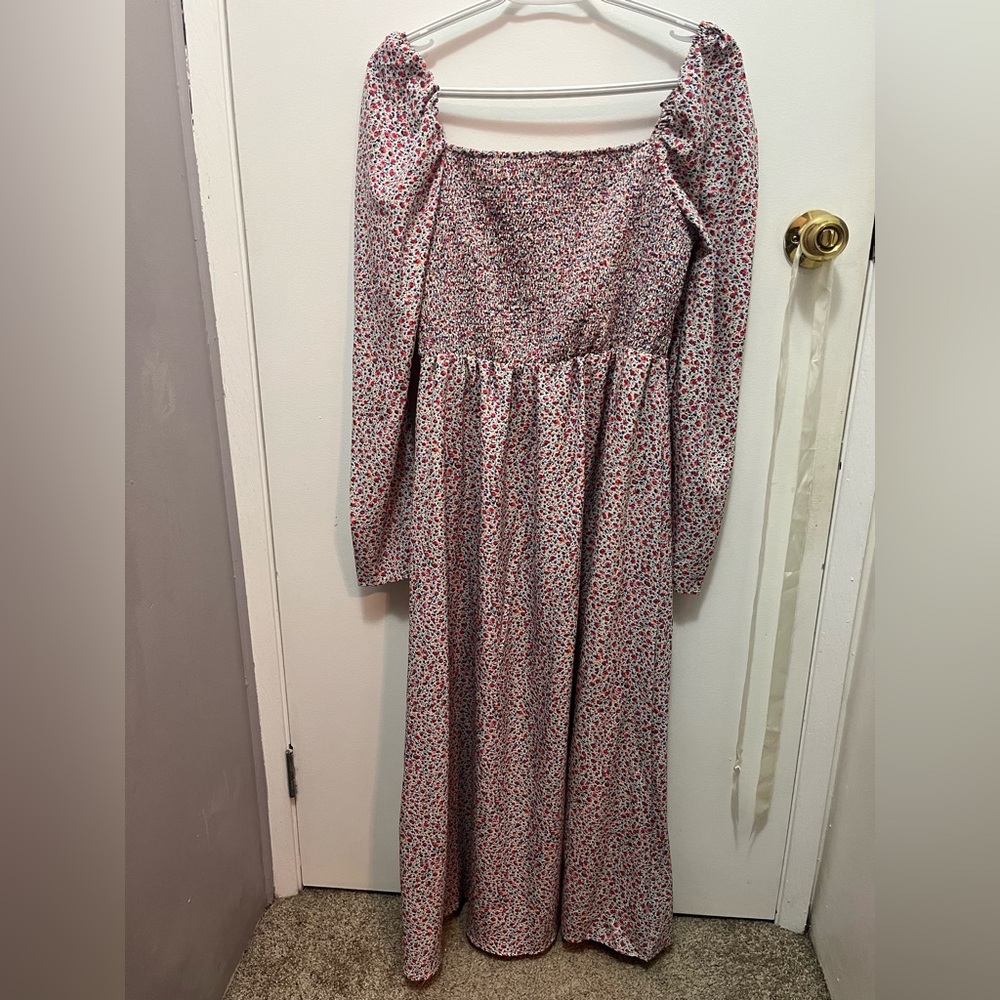 Long sleeved flower patterned dress - Picture 2 of 4